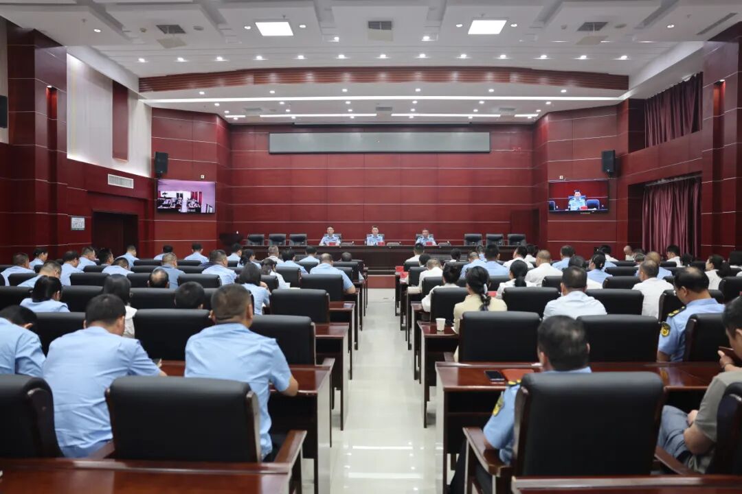 厅党组理论学习中心组召开会议