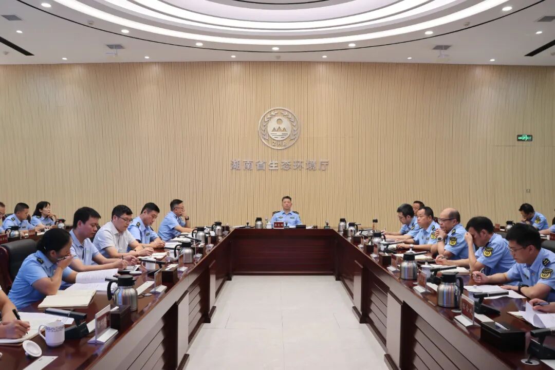 厅党组理论学习中心组开展集体学习