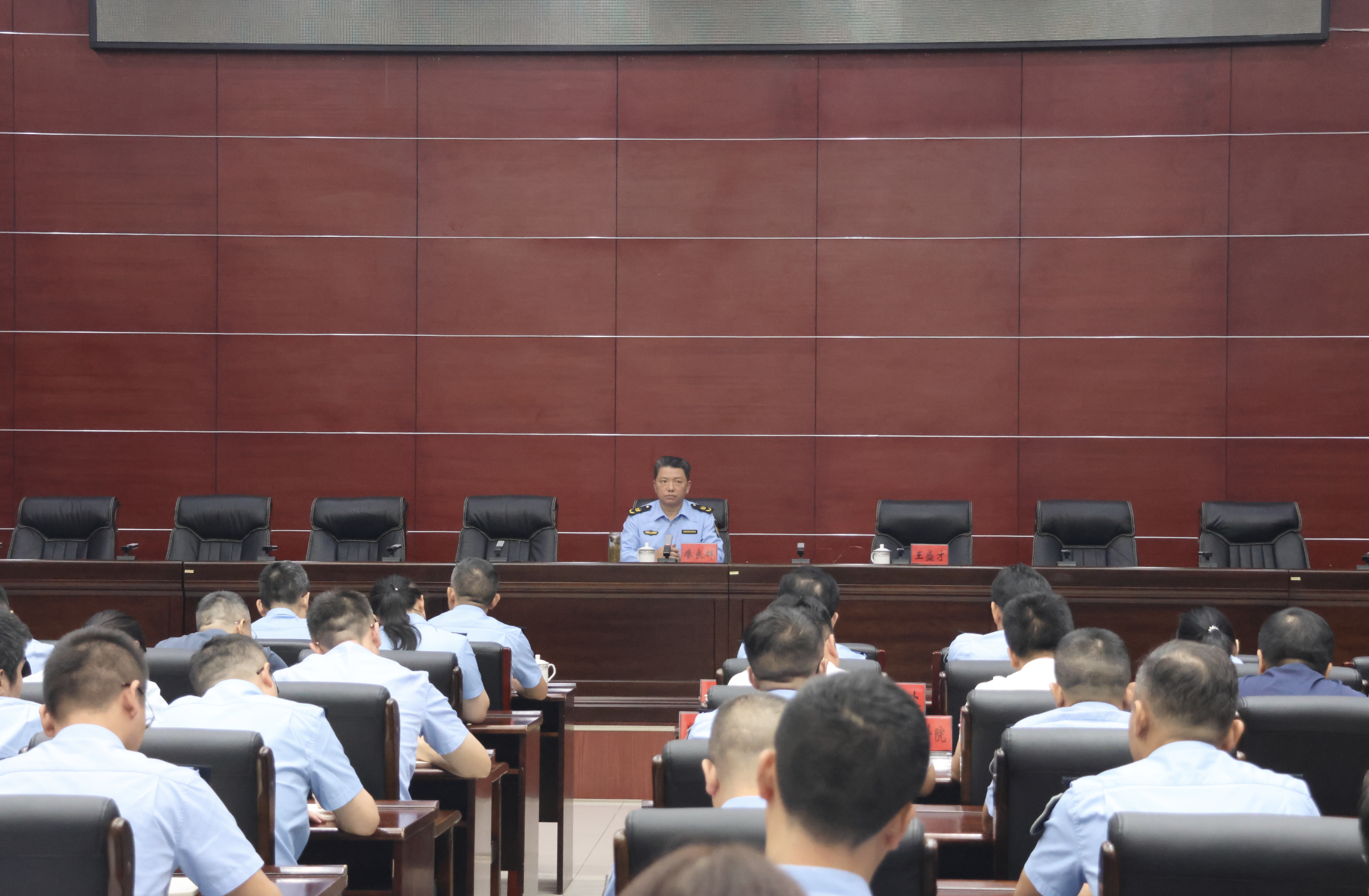 厅党组理论学习中心组开展集体学习